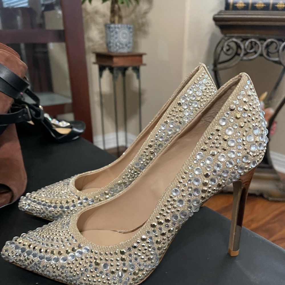 NWT Gianni Bini Gold rhinestone heels size 8M